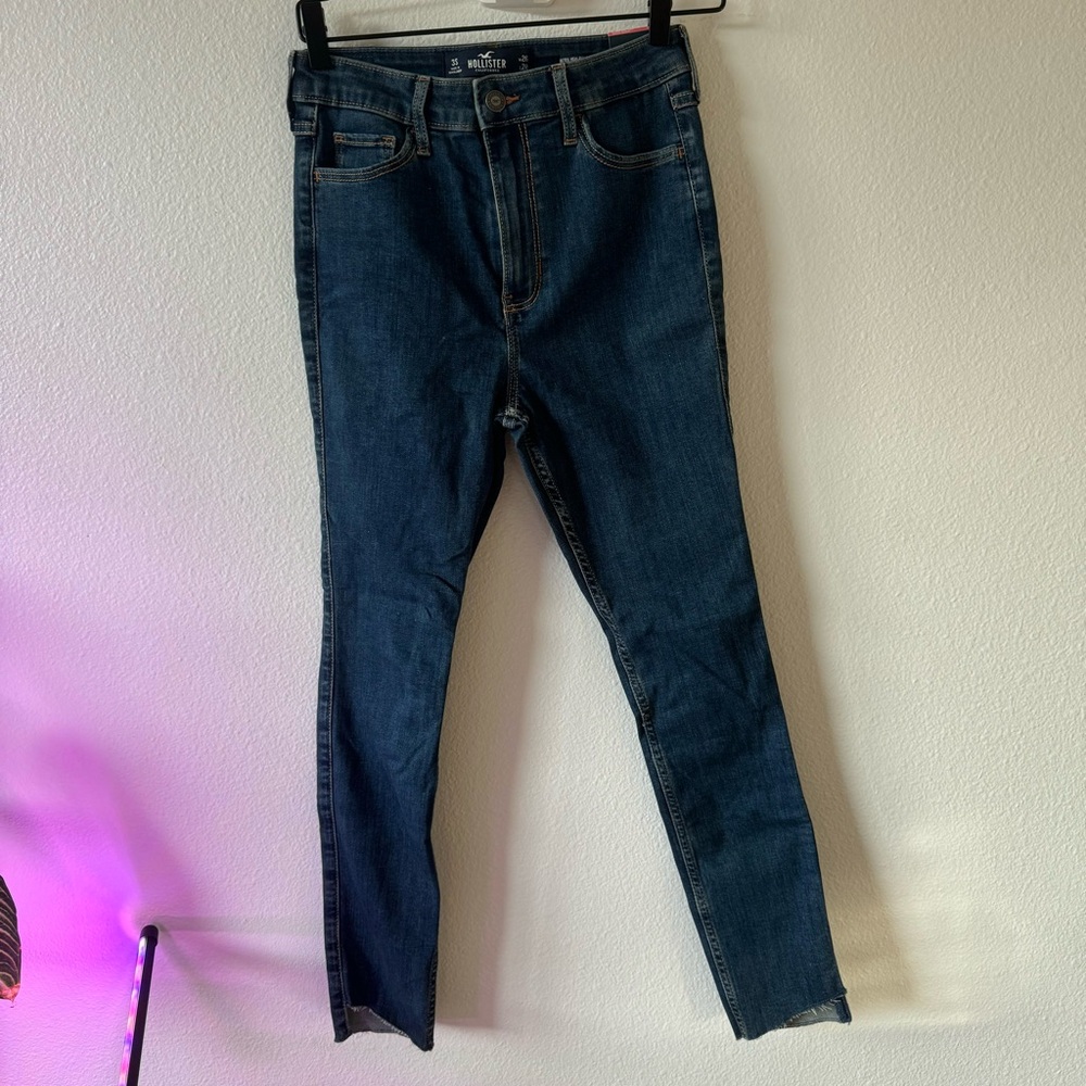 NWT Hollister Ultra High-Rise Super Skinny Jean with Unique Ankle Hem